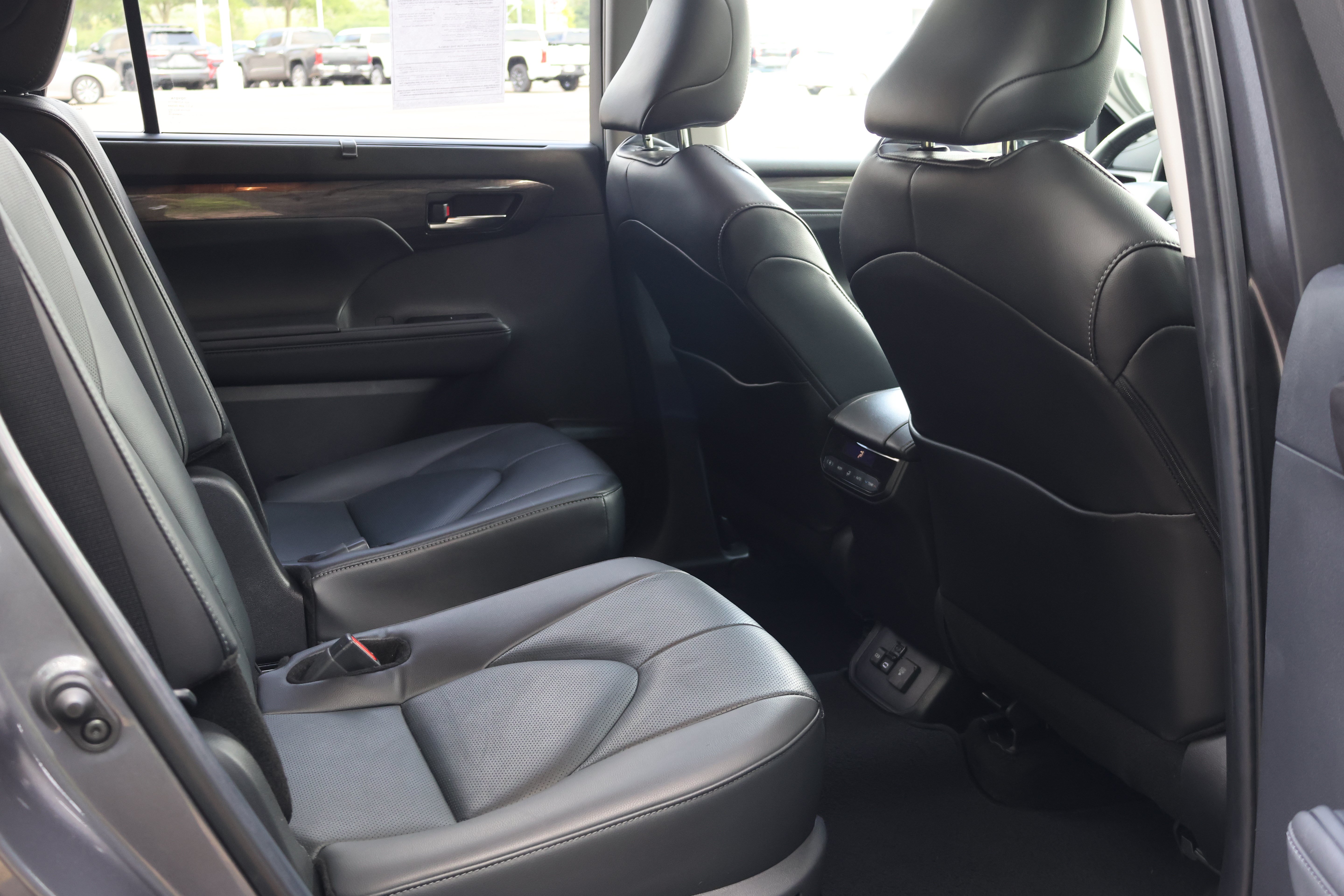 Certified 2024 Toyota Highlander Limited AWD/4WD image 21