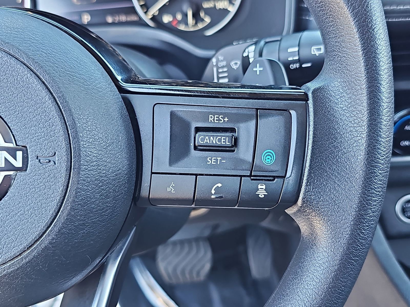 Used 2023 Nissan Rogue SV image 17