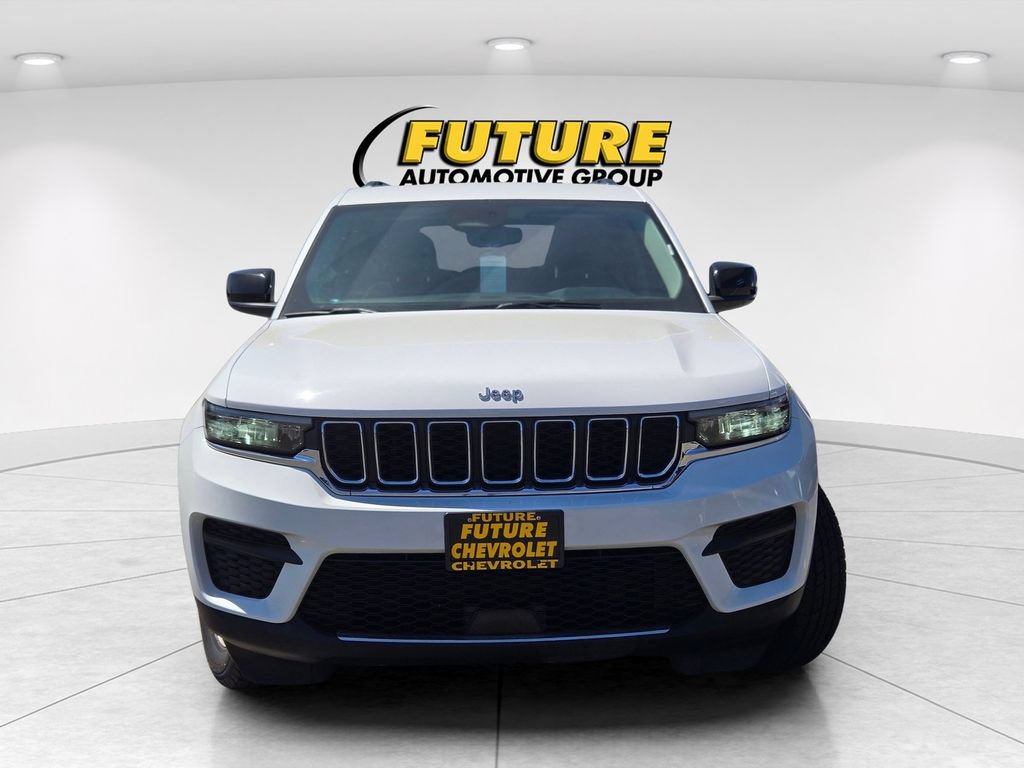 Used 2023 Jeep Grand Cherokee Laredo AWD/4WD image 2