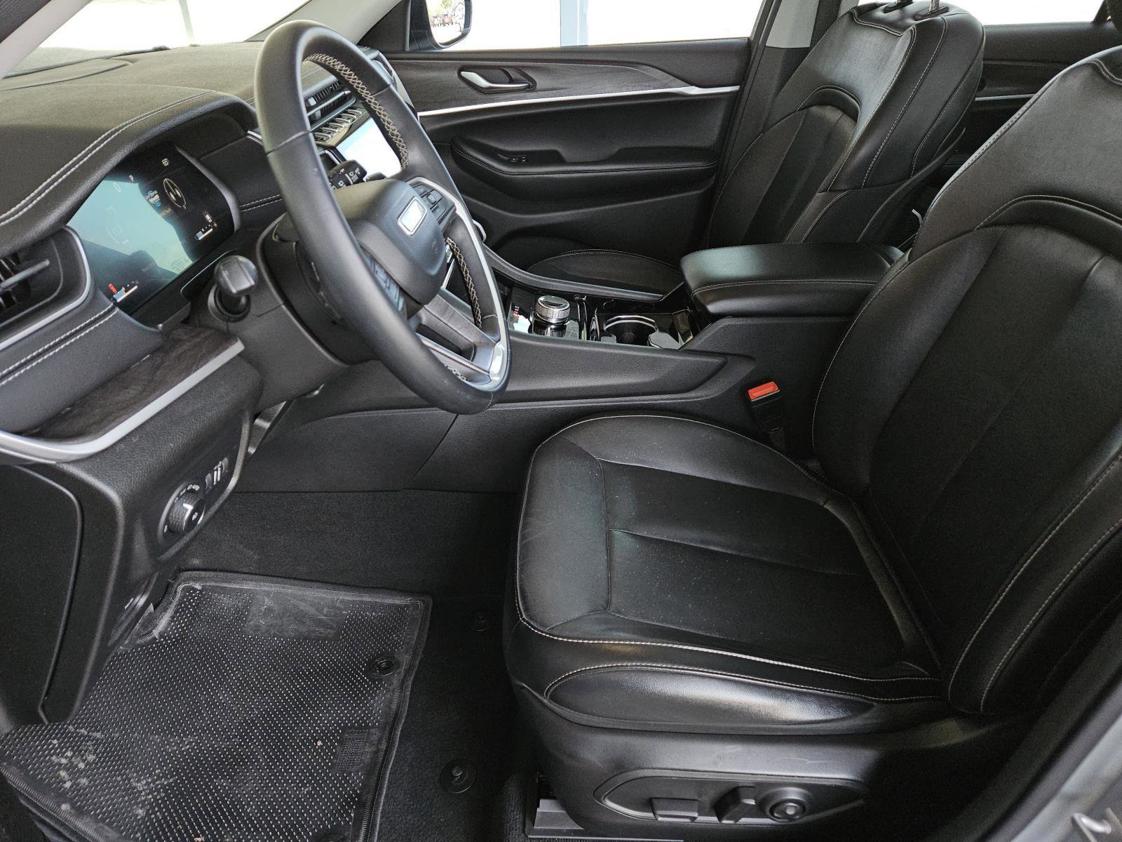 Used 2022 Jeep Grand Cherokee Limited image 23