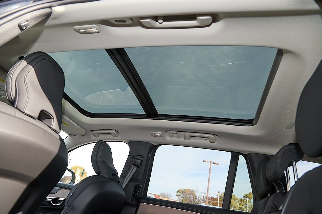 New 2026 Volvo XC90 B6 Plus w/ Protection Package Premier image 23