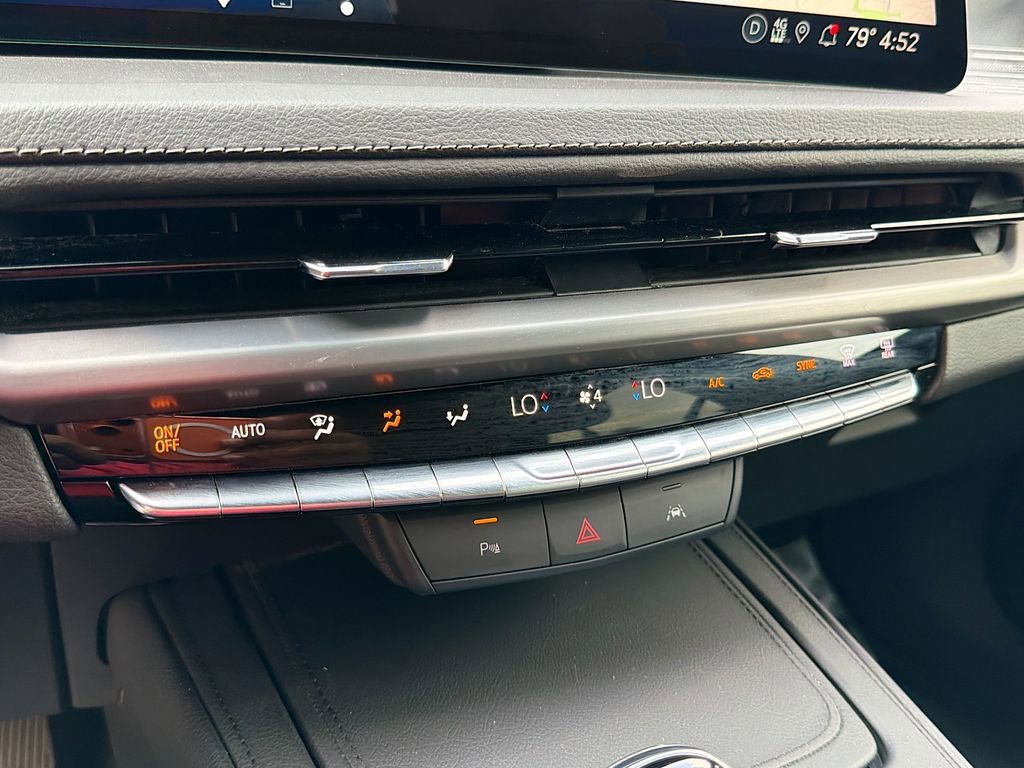 Used 2025 Cadillac XT4 Premium Luxury FWD image 16