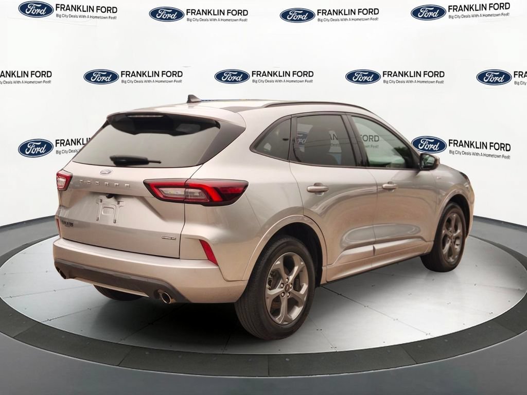 Used 2023 Ford Escape ST-Line Select AWD/4WD image 5