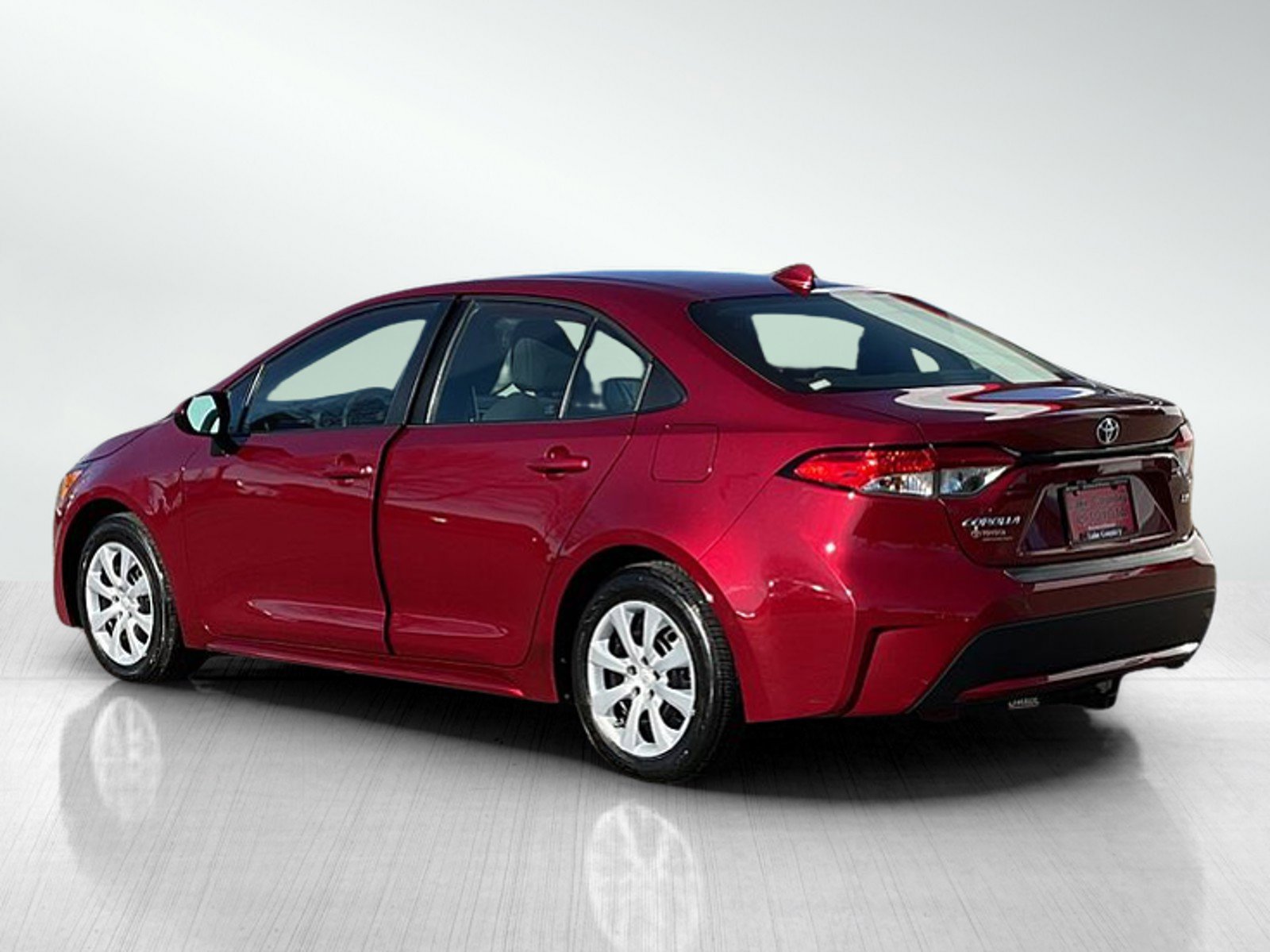 Used 2022 Toyota Corolla LE w/ Carpet Mat Package (TMS) FWD image 3