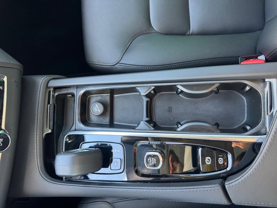 Used 2025 Volvo XC90 B5 Core image 20