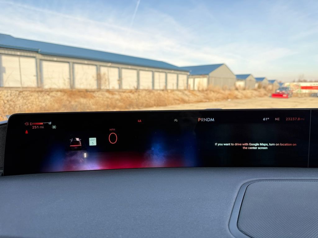 Used 2025 Lincoln Navigator Reserve image 2