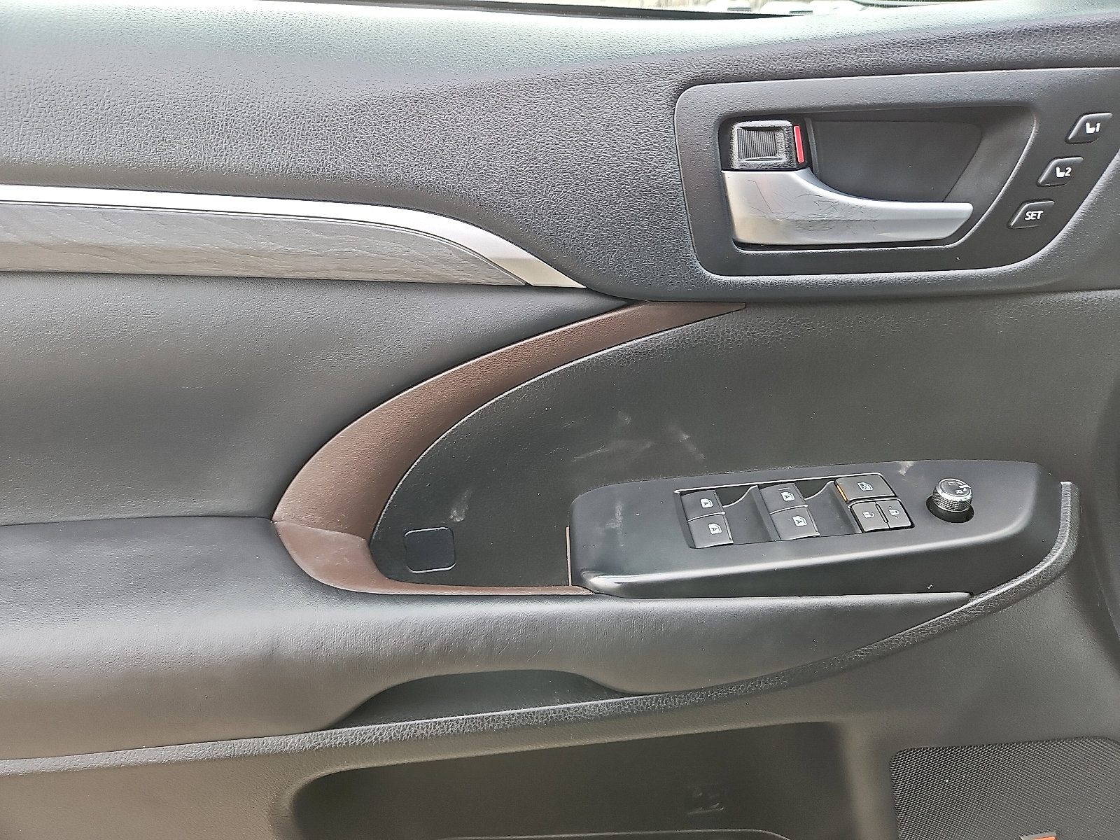 Used 2019 Toyota Highlander Limited image 12