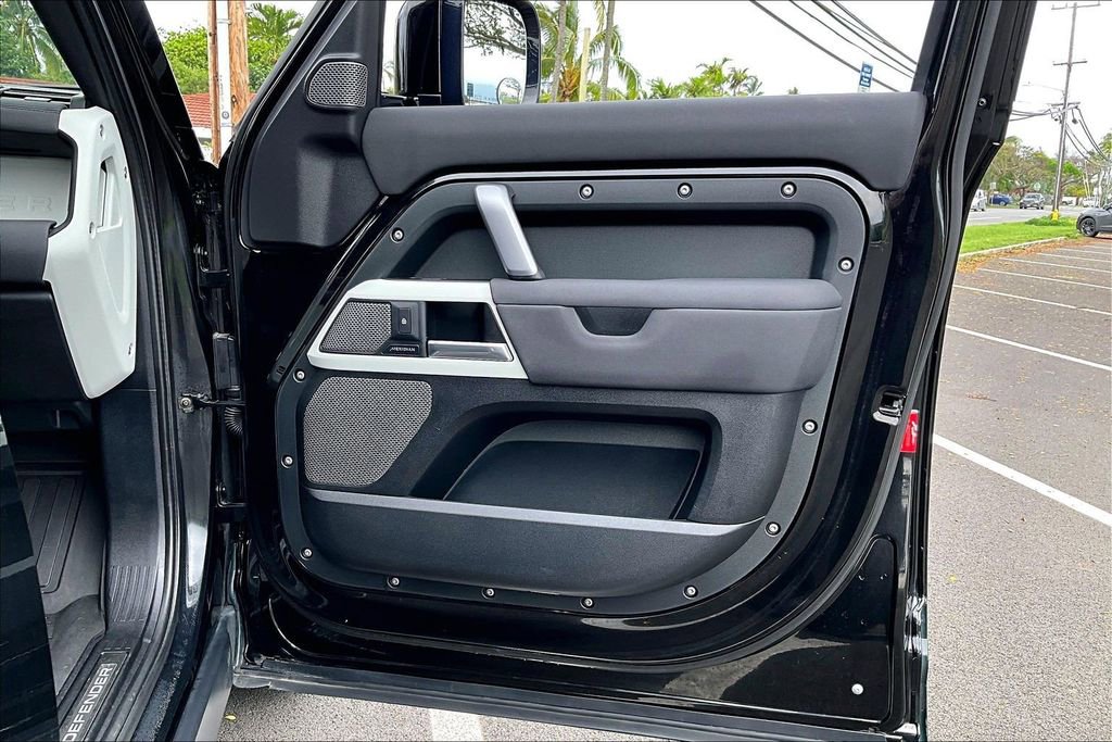 Used 2021 Land Rover Defender 110 X-Dynamic SE image 19