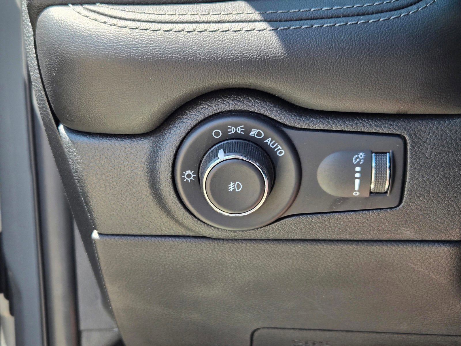 Used 2022 Dodge Durango GT RWD image 16