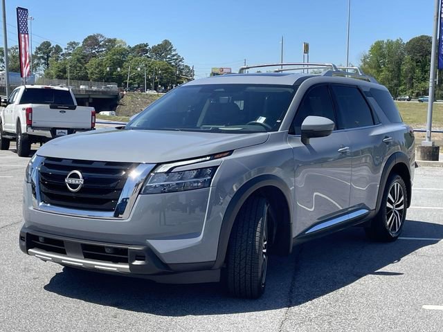 Used 2024 Nissan Pathfinder Platinum FWD image 6