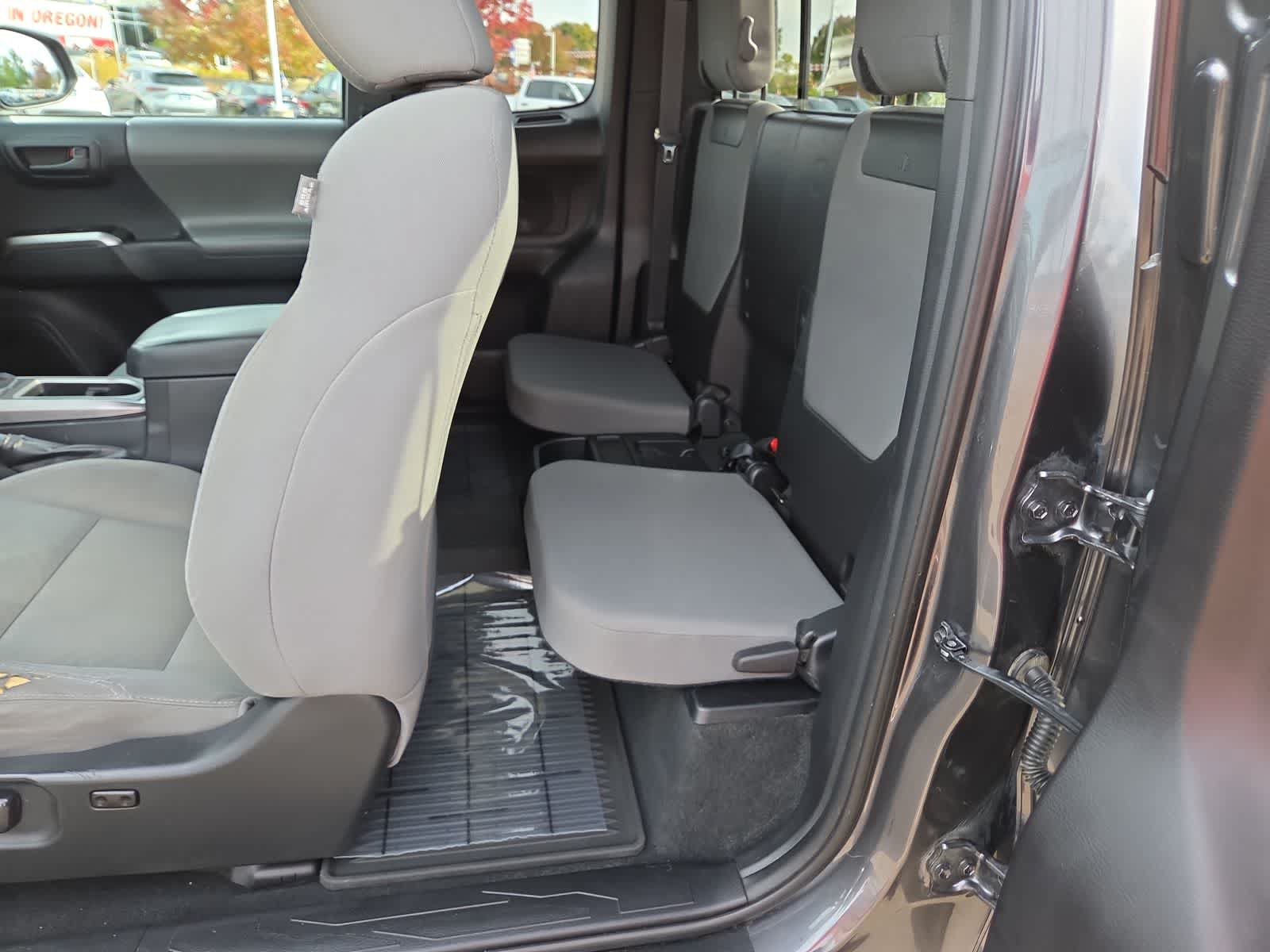 Used 2020 Toyota Tacoma SR5 w/ Blackout Package AWD/4WD image 21
