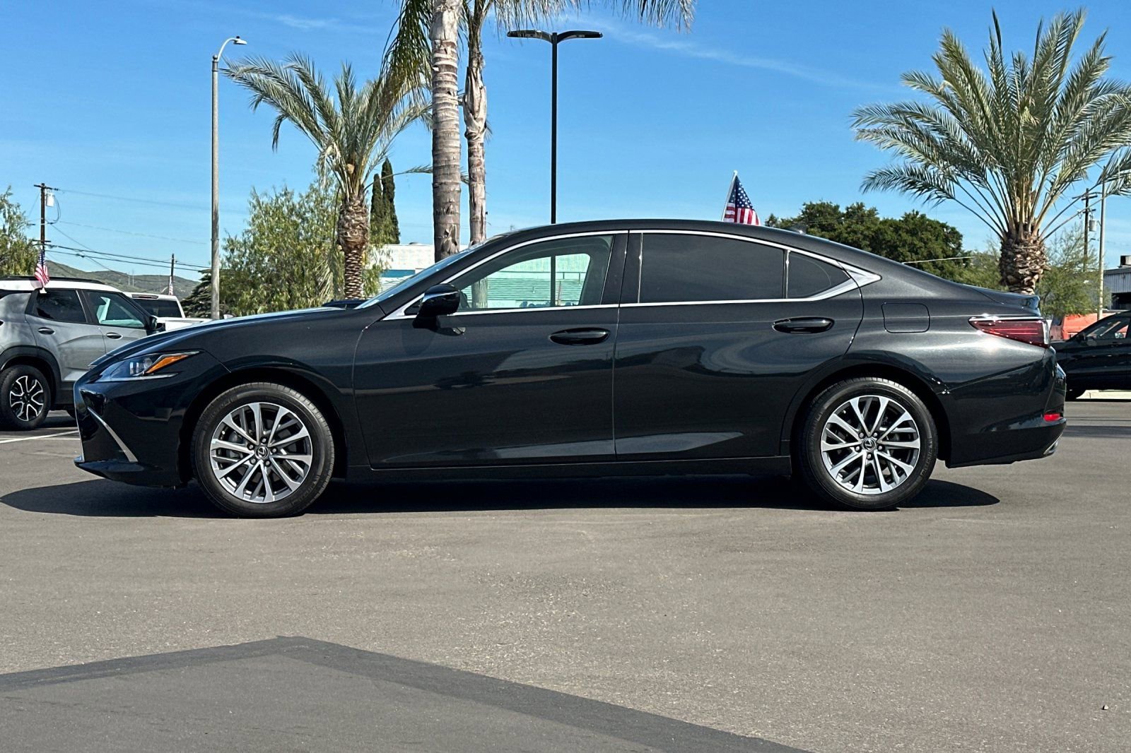 Used 2024 Lexus ES 350 w/ Accessory Package (Z2) image 7