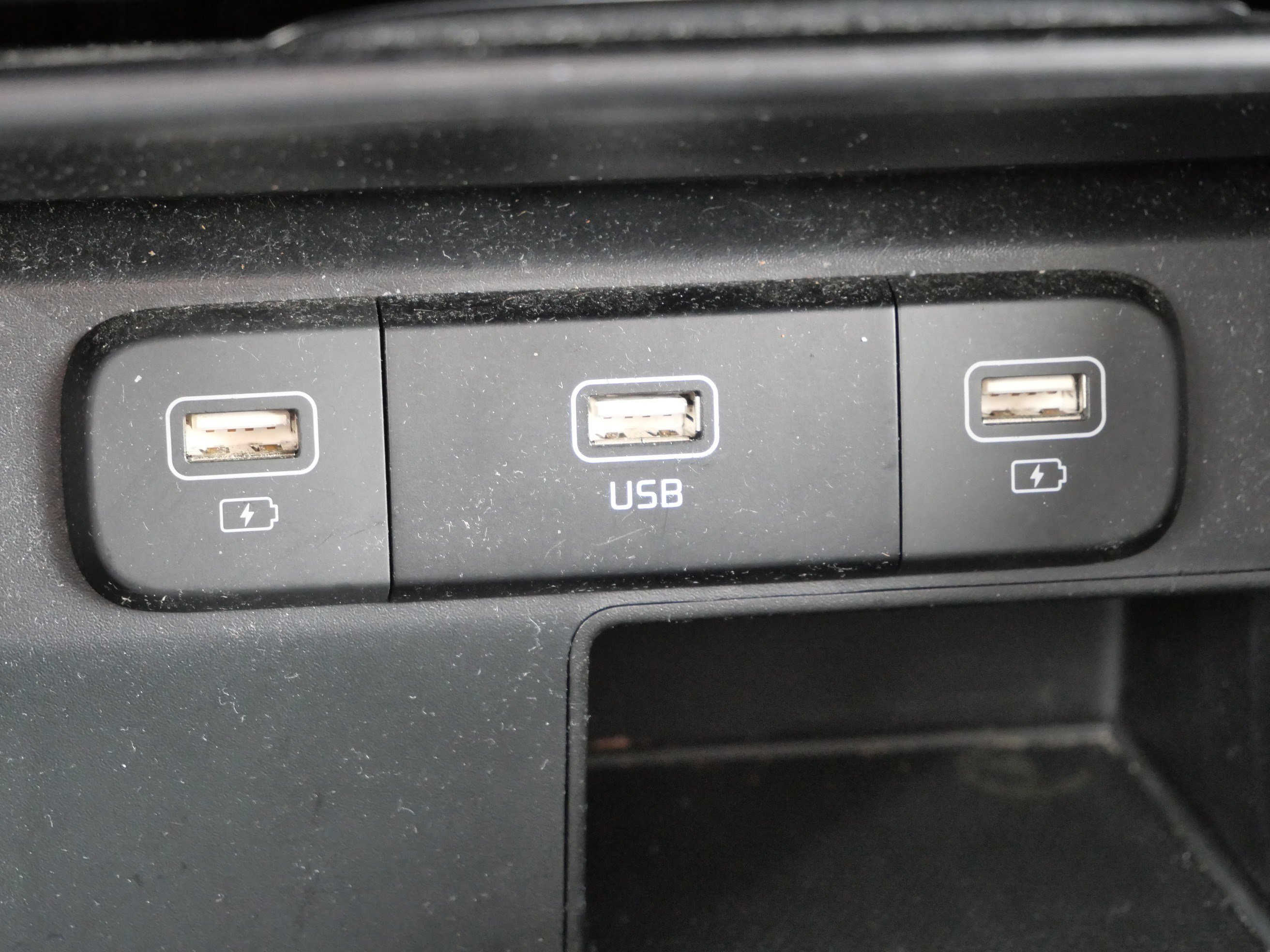 Used 2023 Kia Sorento LX image 28