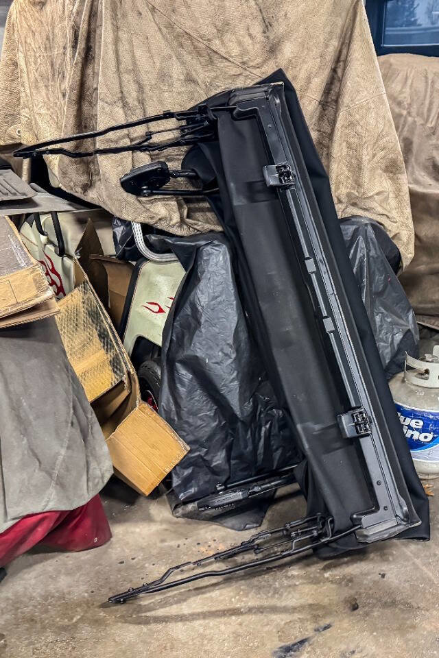 Used 2018 Jeep Wrangler Unlimited Sahara w/ Dual Top Group image 40