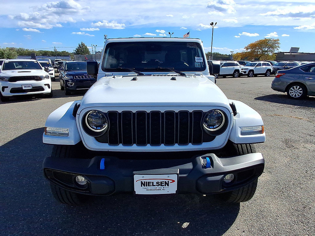 Certified 2024 Jeep Wrangler Unlimited w/ Convenience Group AWD/4WD image 3