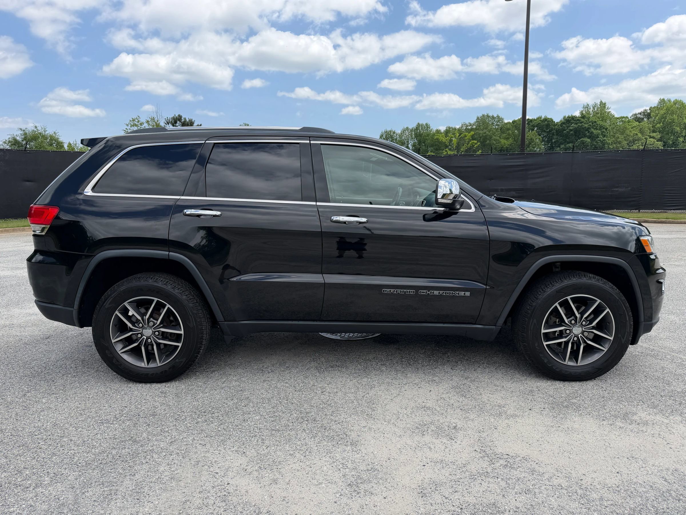 Used 2017 Jeep Grand Cherokee Limited AWD/4WD image 6