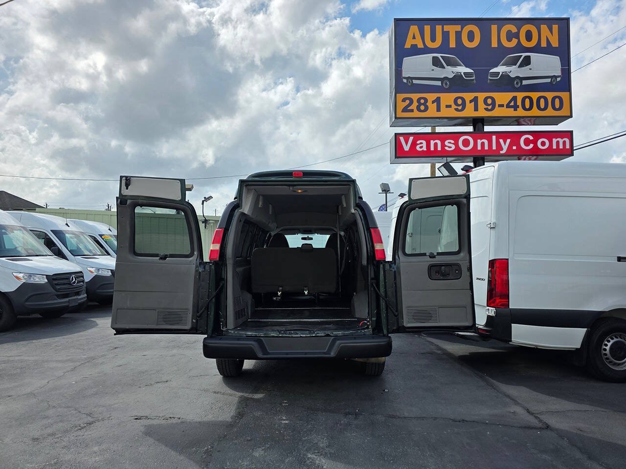 Used 2011 Chevrolet Express 3500 LS RWD image 13