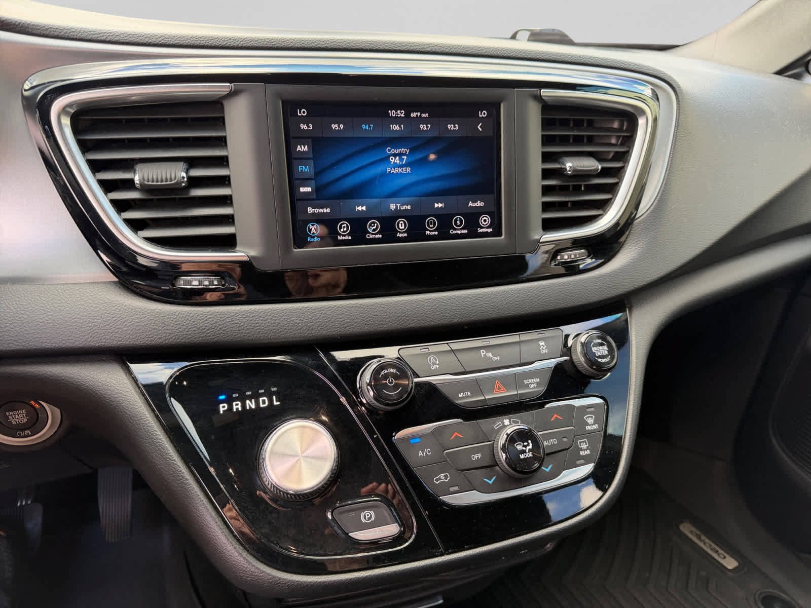 Used 2020 Chrysler Pacifica Touring w/ S Appearance Package FWD image 12