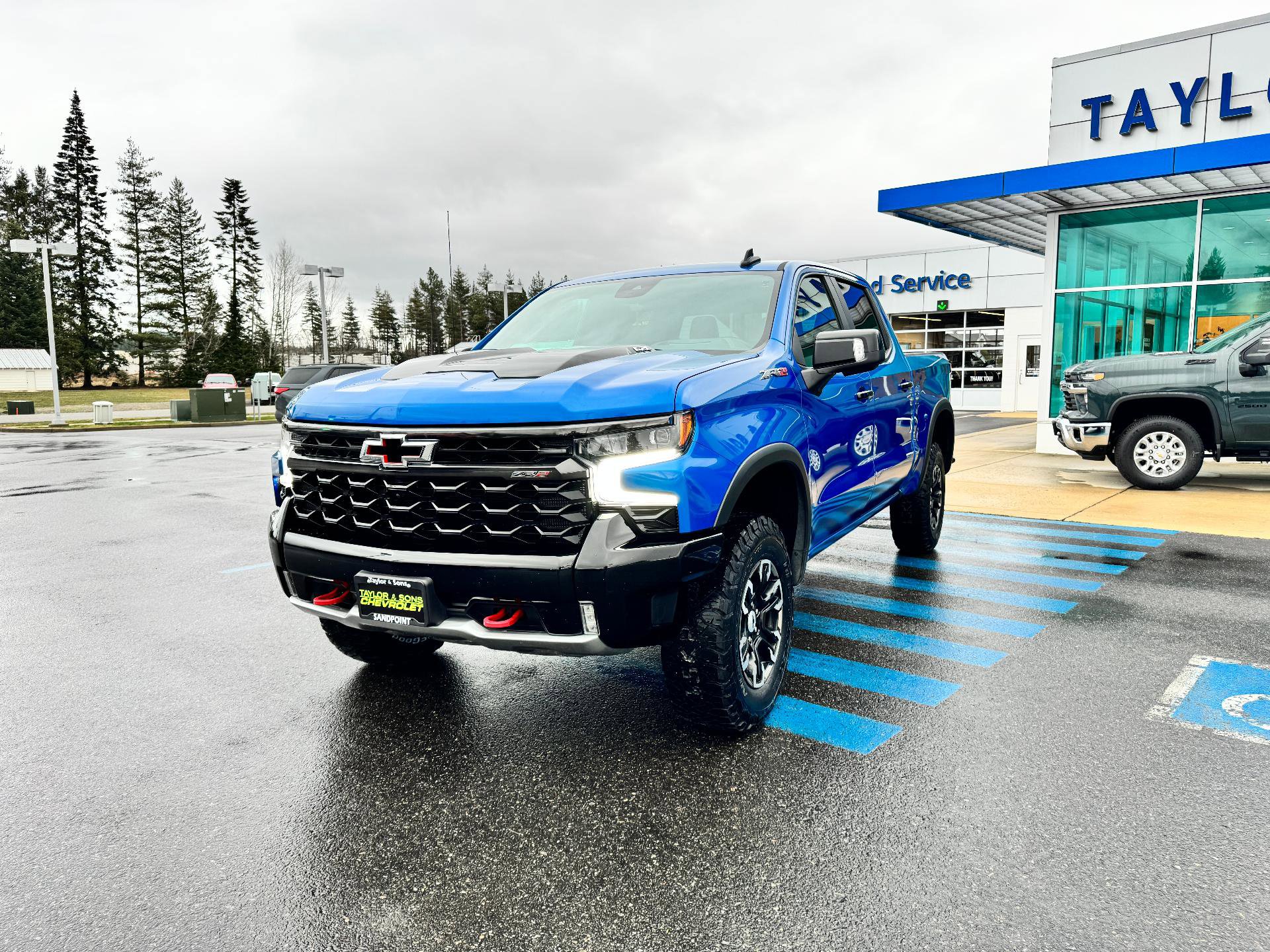 Used 2022 Chevrolet Silverado 1500 ZR2 w/ Technology Package image 3
