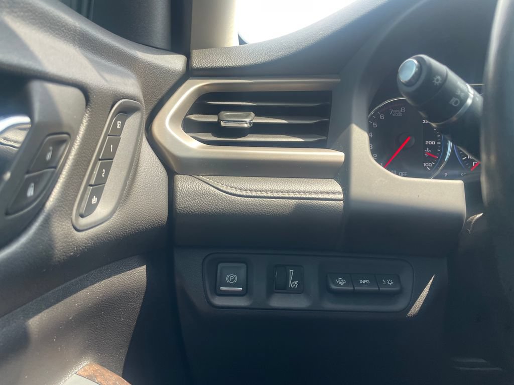 Used 2022 GMC Acadia Denali w/ Denali Ultimate Package FWD image 11