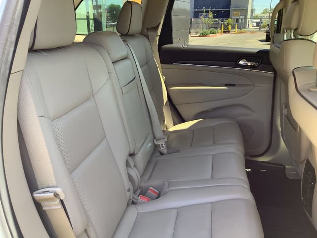 Used 2020 Jeep Grand Cherokee Overland AWD/4WD image 34