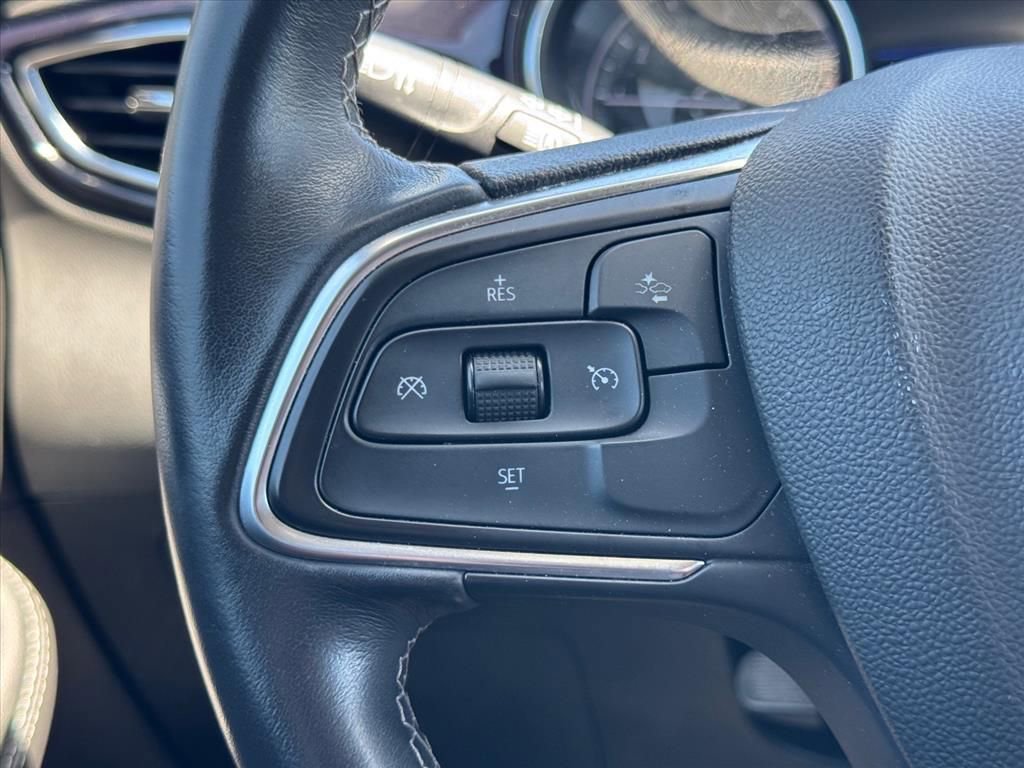 Used 2022 Buick Encore GX Select w/ Sport Touring Package FWD image 18