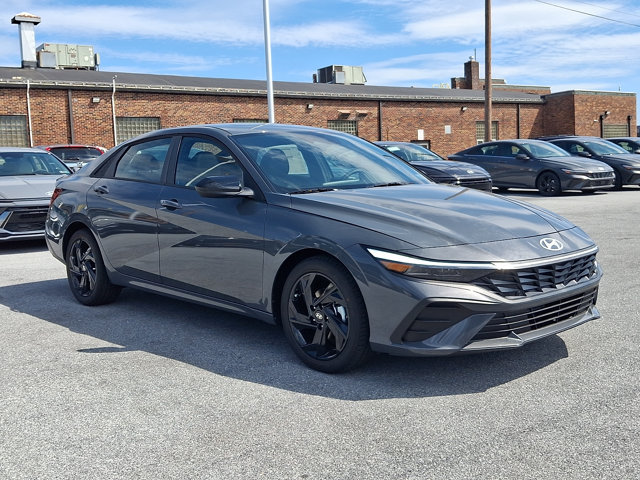 New 2026 Hyundai Elantra SEL Sport FWD image 3