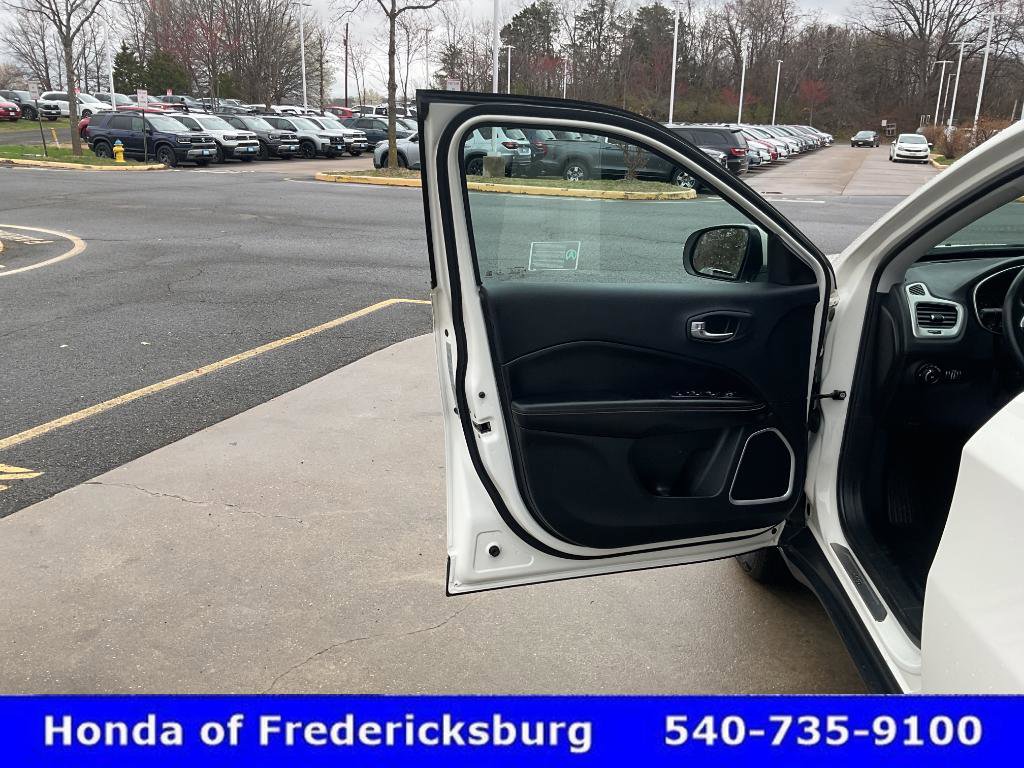 Used 2019 Jeep Compass Latitude w/ Popular Equipment Group AWD/4WD image 15