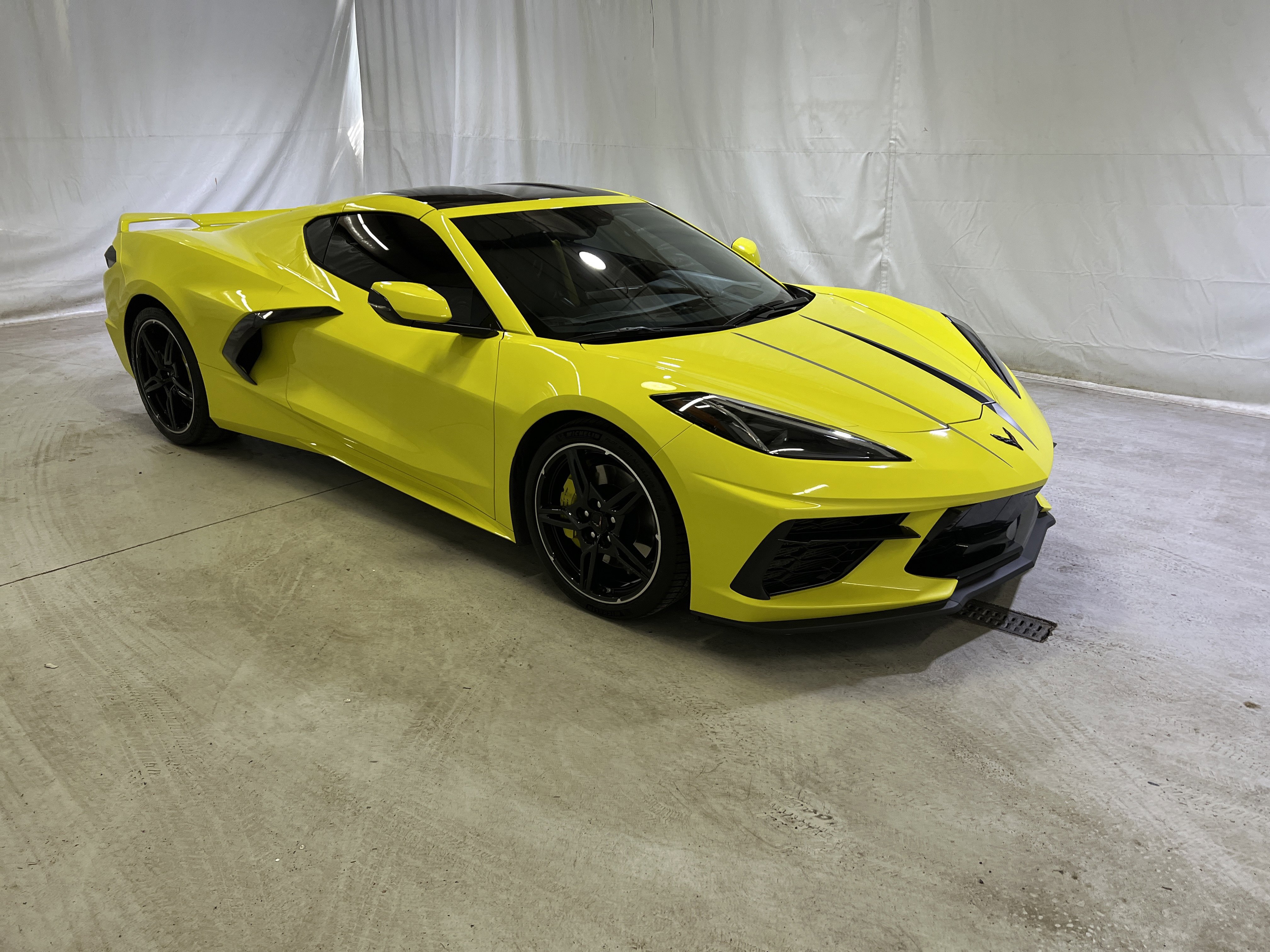 Used 2021 Chevrolet Corvette Stingray Preferred Cpe w/ Z51 Performance Package RWD image 2