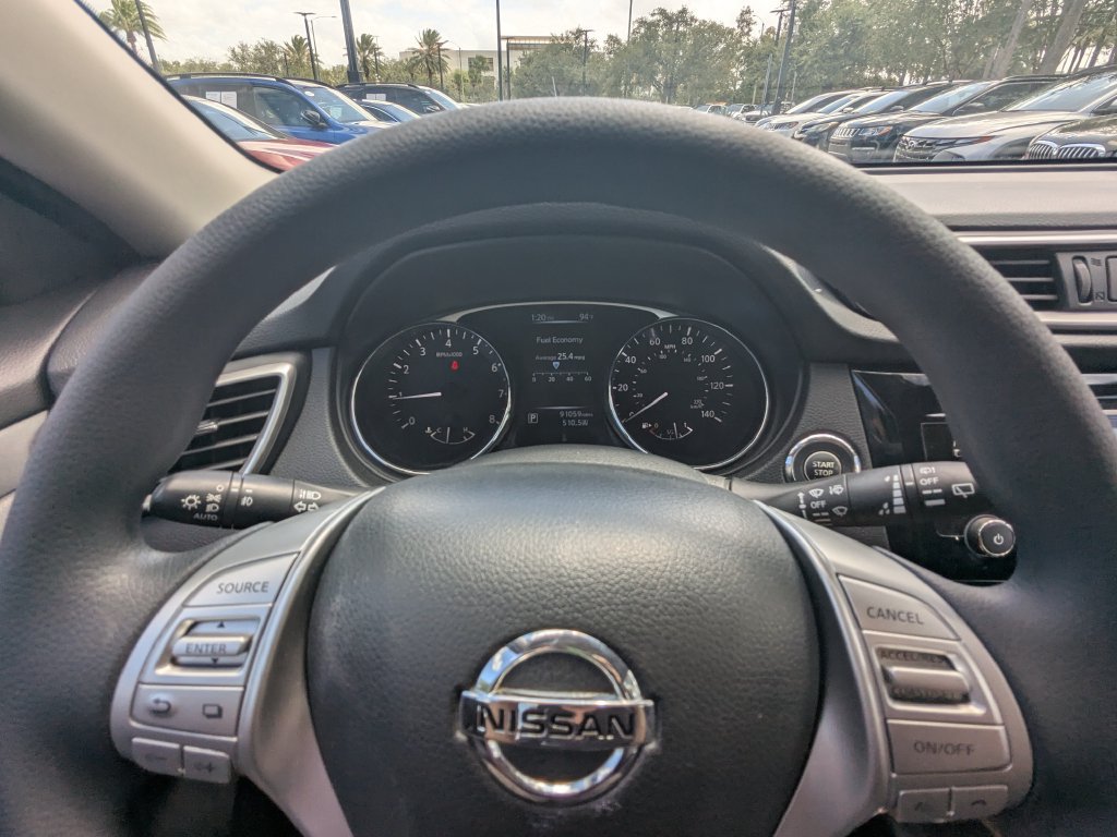 Used 2015 Nissan Rogue SV FWD image 12