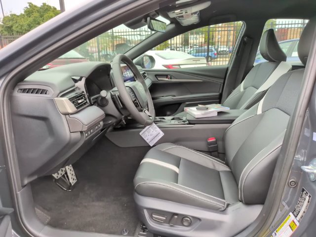 Used 2026 Toyota Camry SE w/ Convenience Package FWD image 14