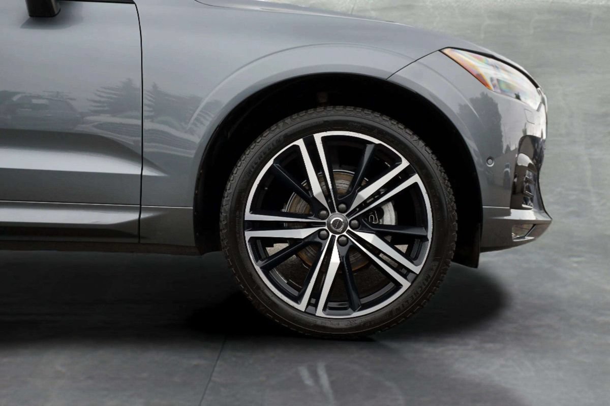 Used 2020 Volvo XC60 T5 R-Design w/ Protection Package Premier AWD/4WD image 9