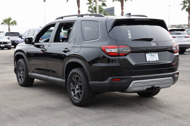 Certified 2025 Honda Pilot TrailSport image 6