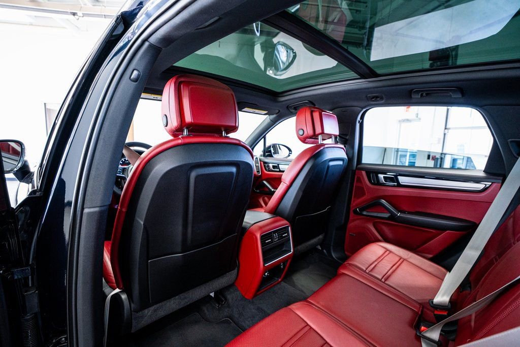 Used 2022 Porsche Cayenne Platinum Edition image 54