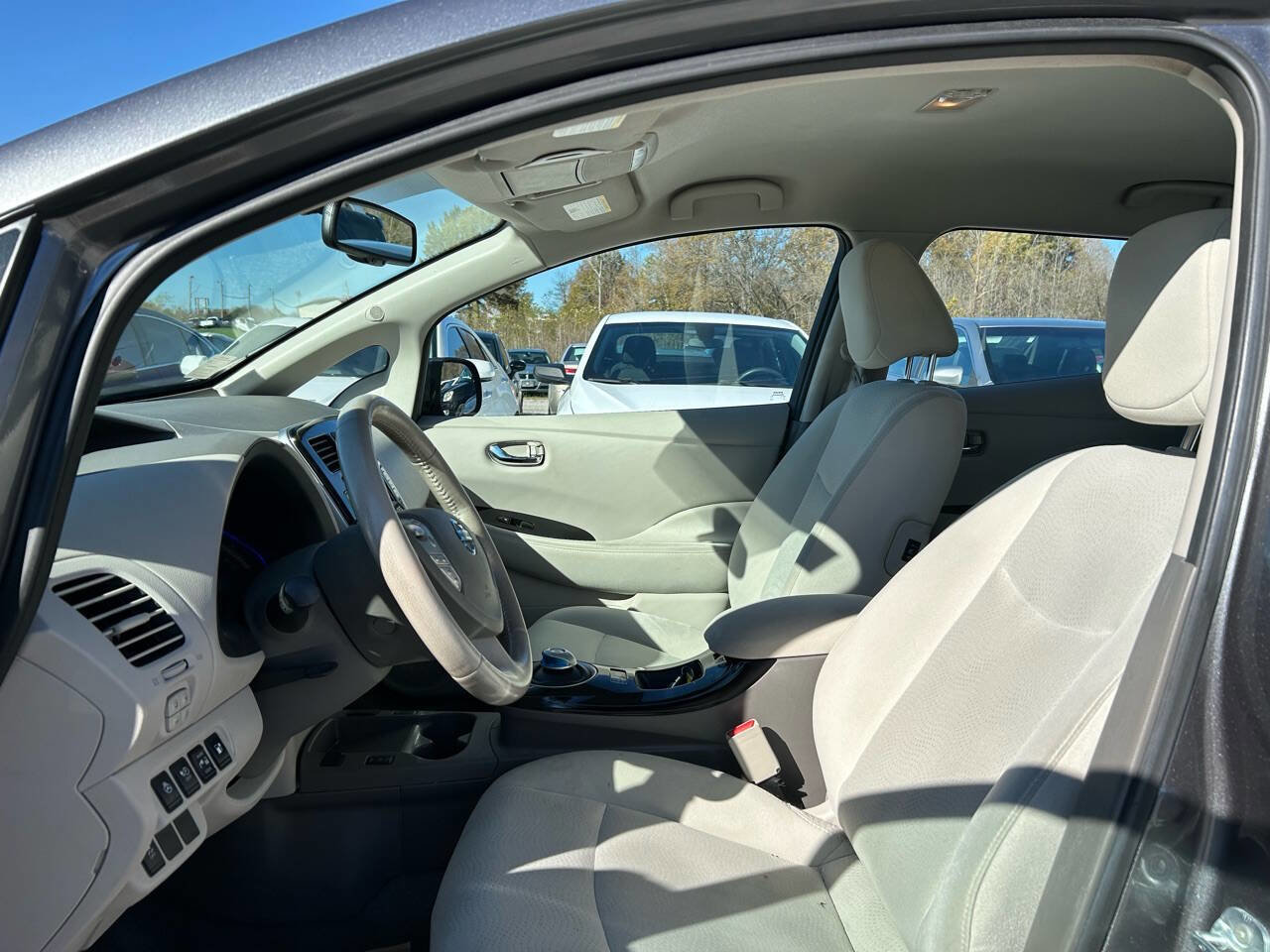 Used 2014 Nissan Leaf SV w/ LED & Quick Charge Package image 10