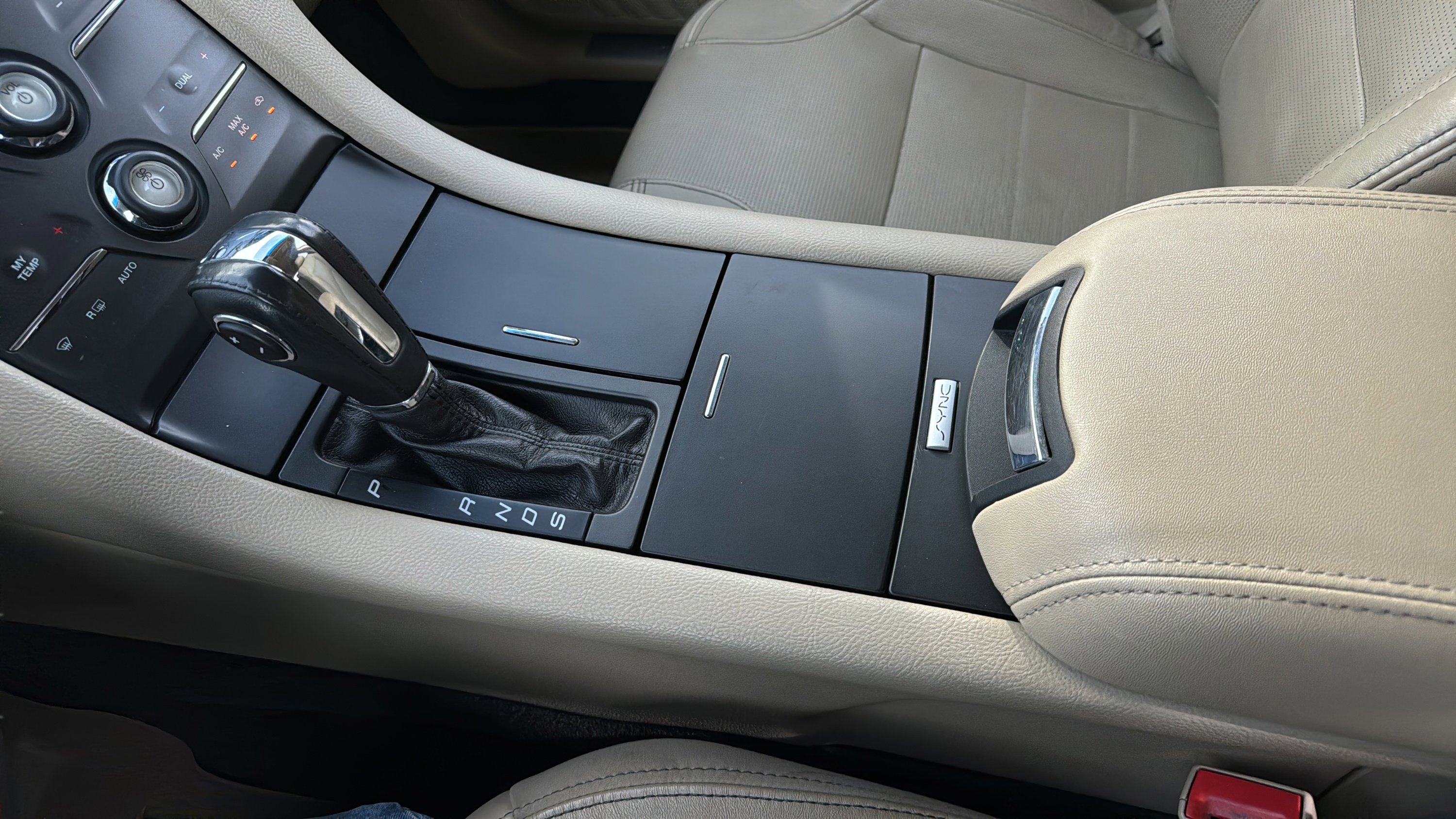 Used 2015 Ford Taurus Limited FWD image 19