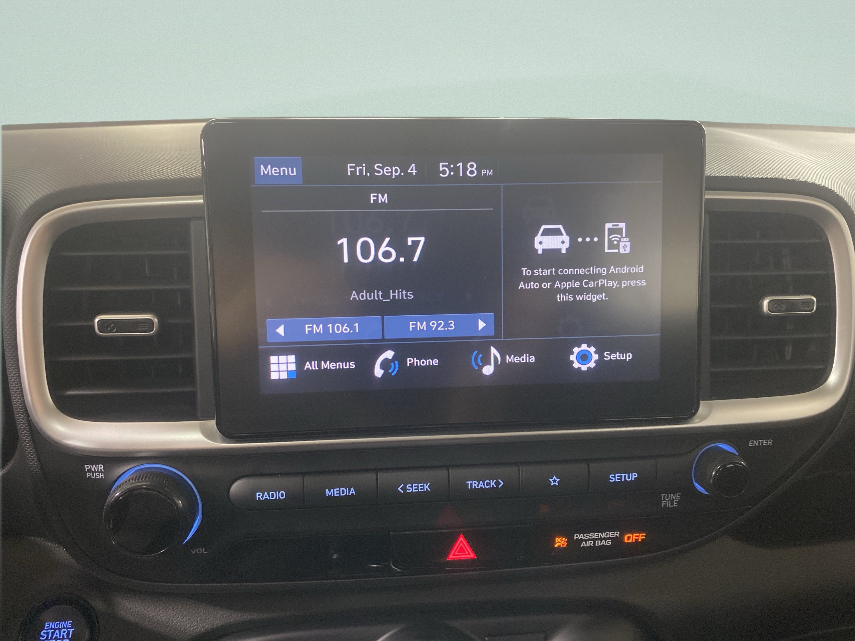 Used 2025 Hyundai Venue SEL FWD image 24