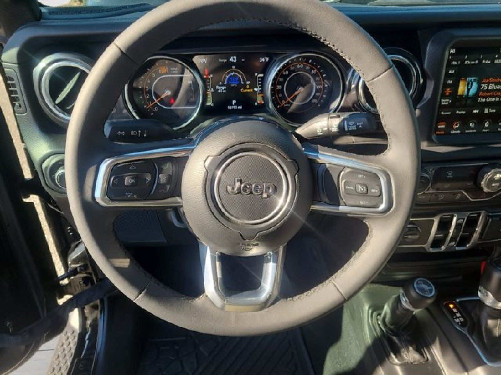 Used 2023 Jeep Wrangler Unlimited Sahara AWD/4WD image 15