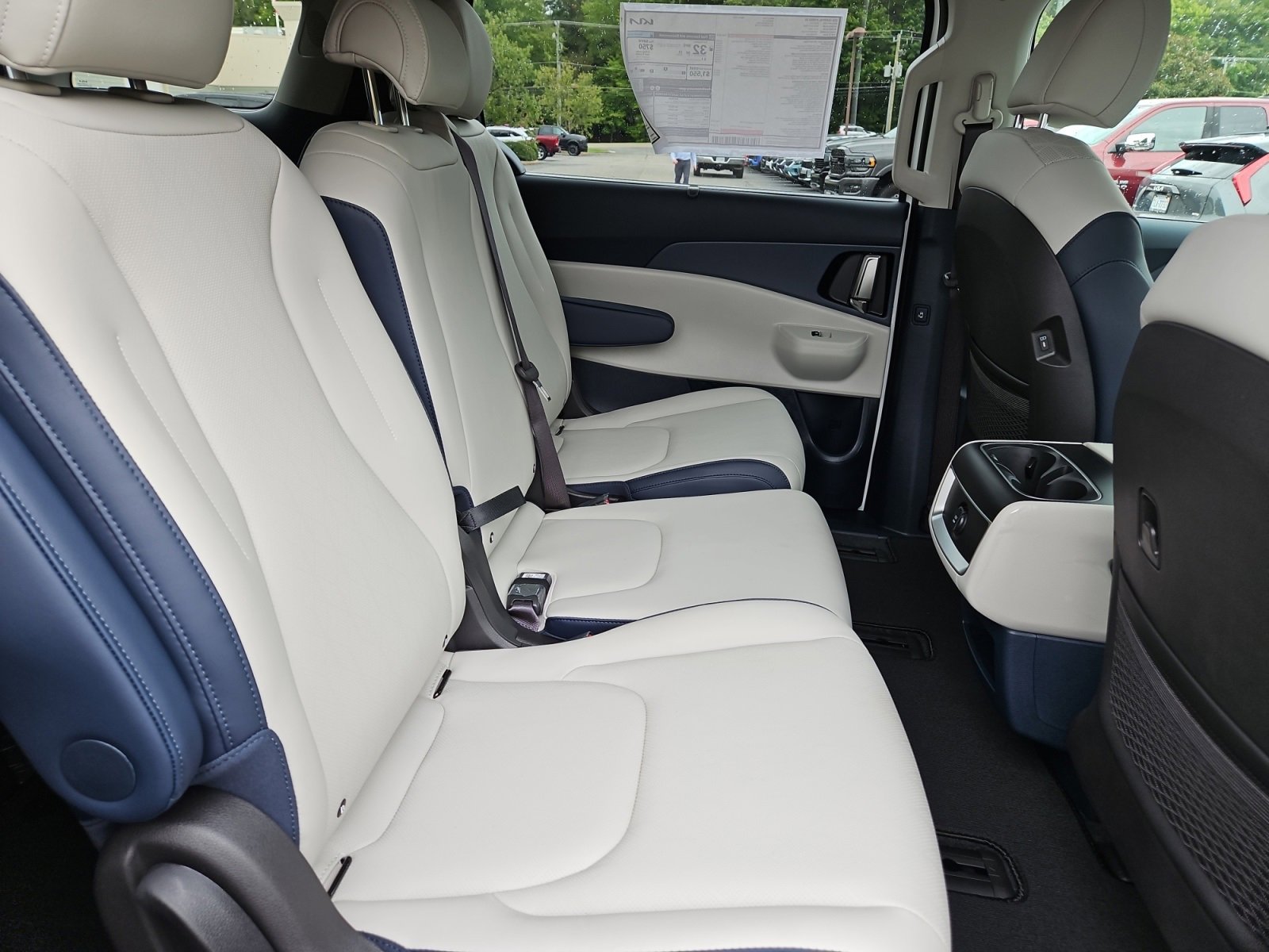 New 2026 Kia Carnival EX image 17
