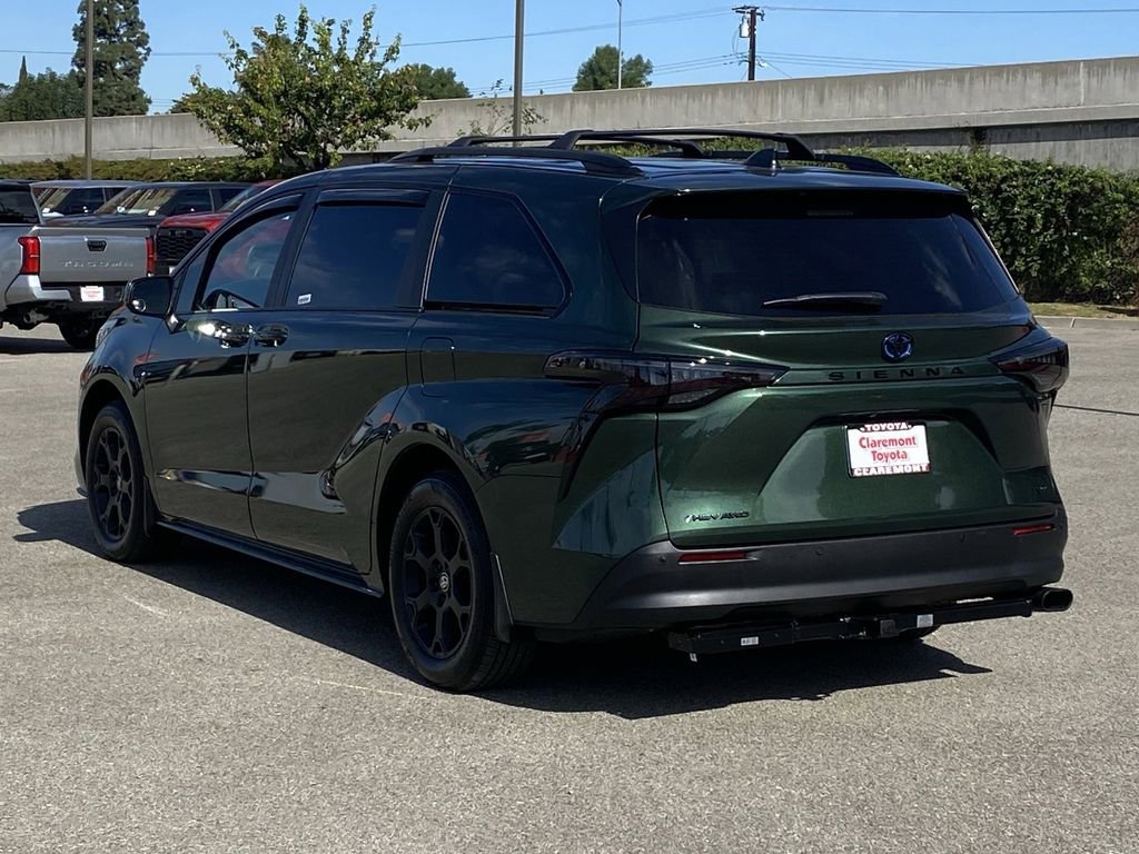 Certified 2025 Toyota Sienna XLE Woodland Edition image 42