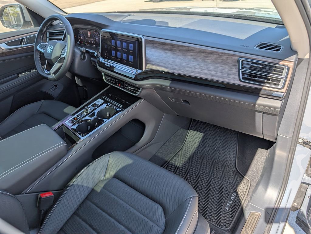 Used 2025 Volkswagen Atlas SEL image 30