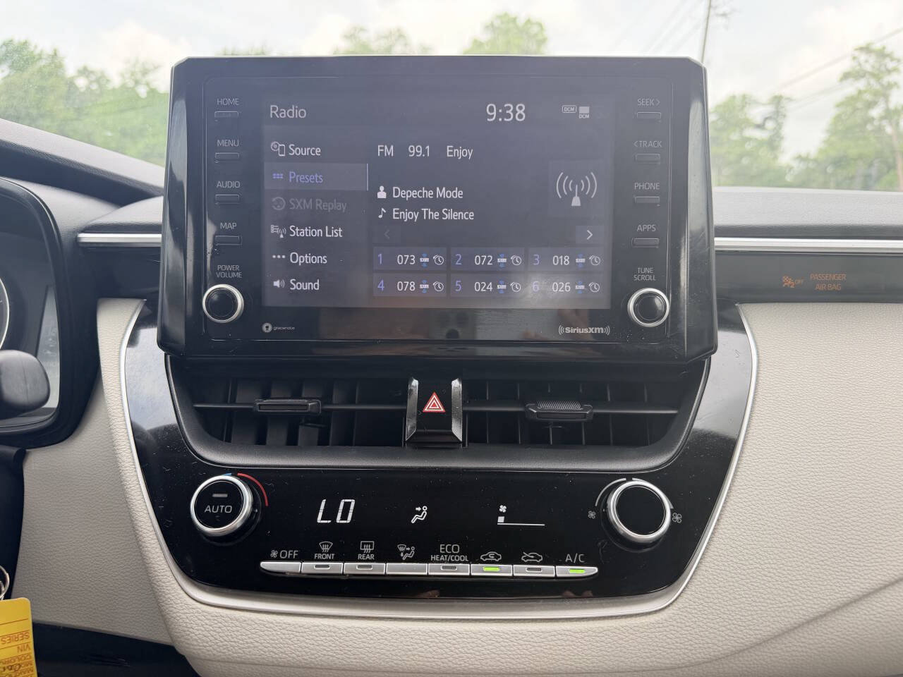 Used 2022 Toyota Corolla LE FWD image 27