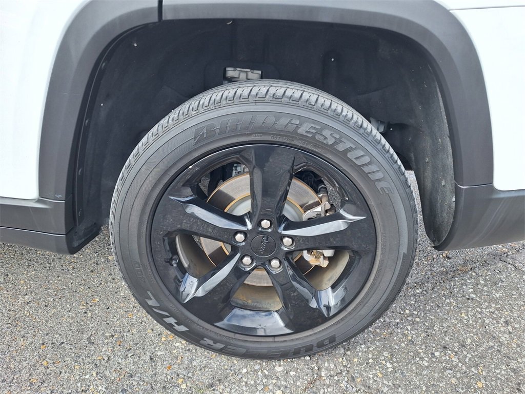 Used 2023 Jeep Grand Cherokee L Laredo image 25