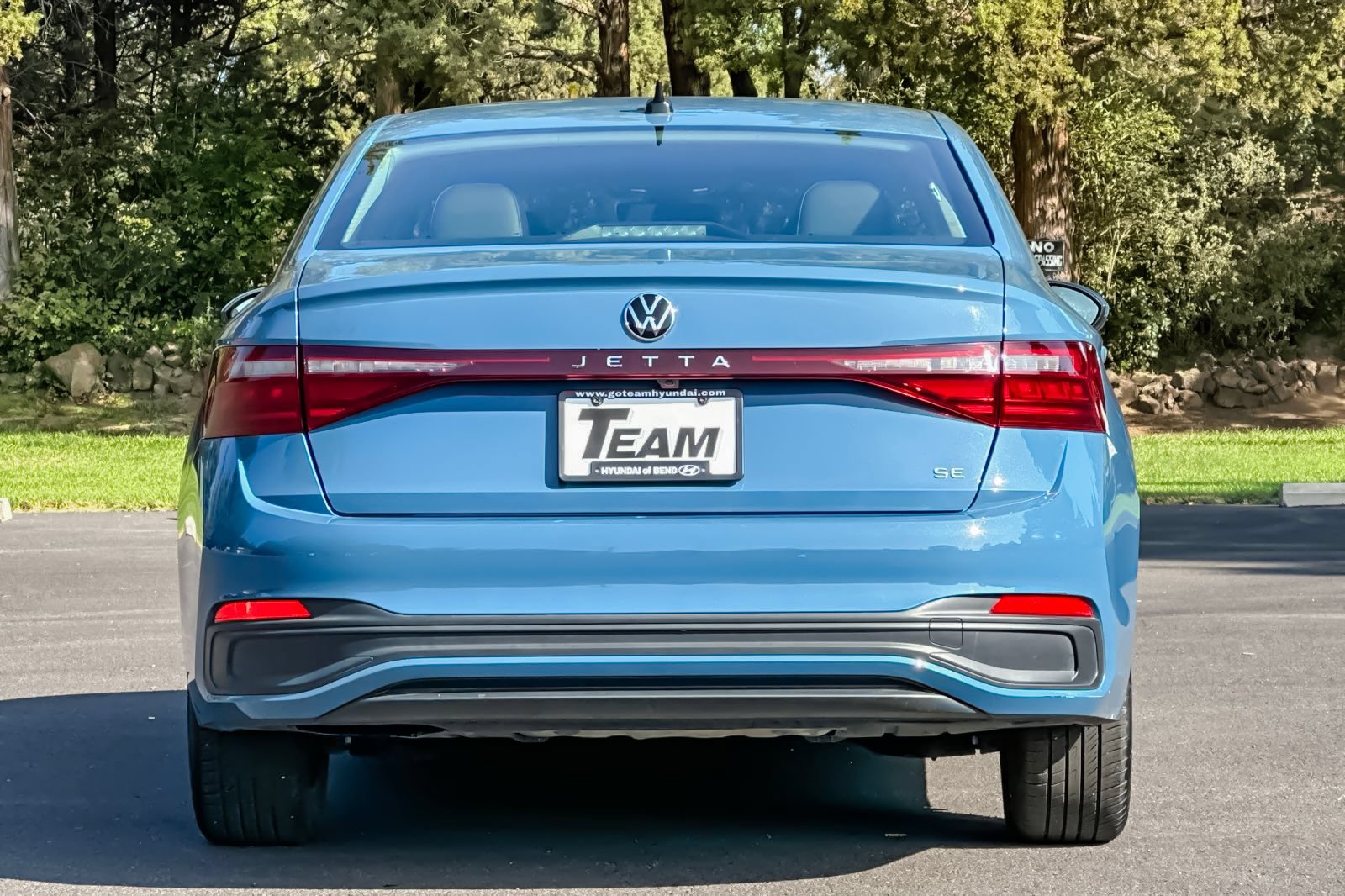 Used 2025 Volkswagen Jetta SE FWD image 5