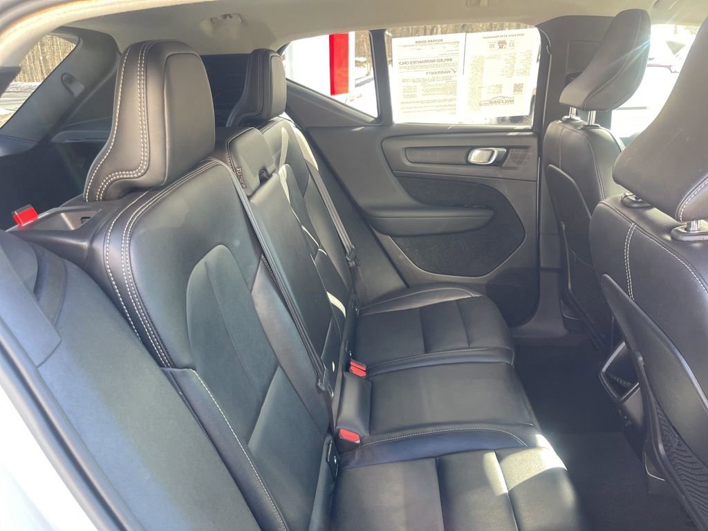 Used 2020 Volvo XC40 T5 Momentum image 22