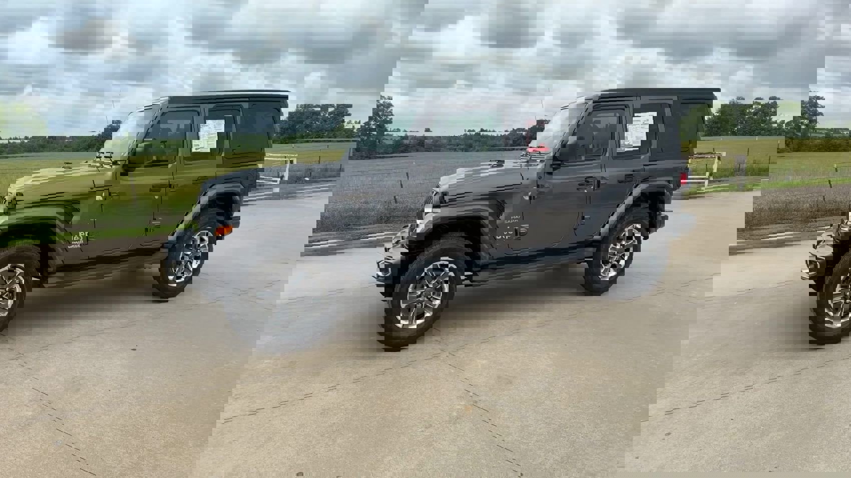 Used 2020 Jeep Wrangler Unlimited Sahara image 4