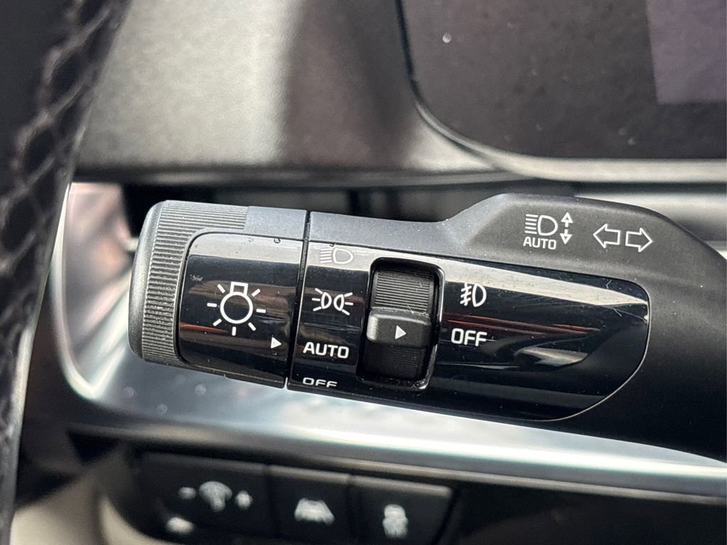 Used 2023 Kia Carnival SX Prestige image 26