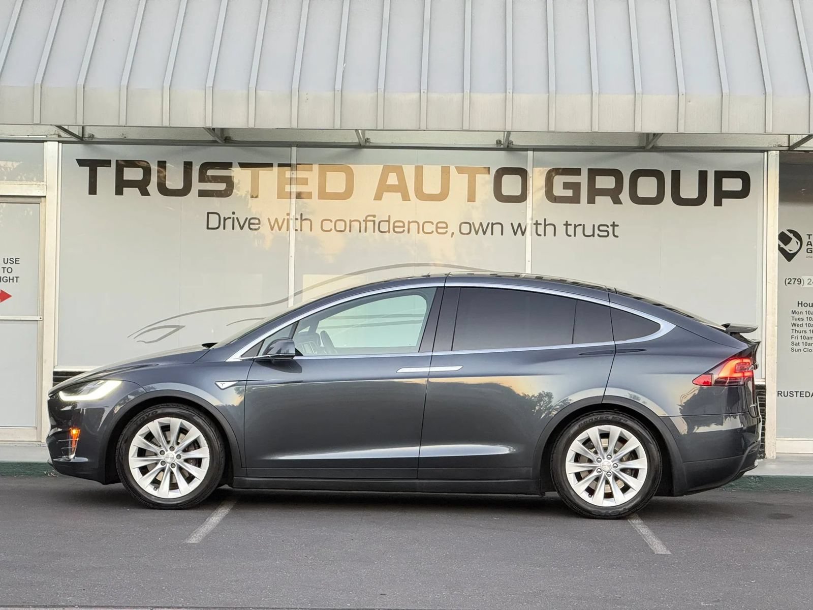 Used 2016 Tesla Model X 75D AWD/4WD image 4