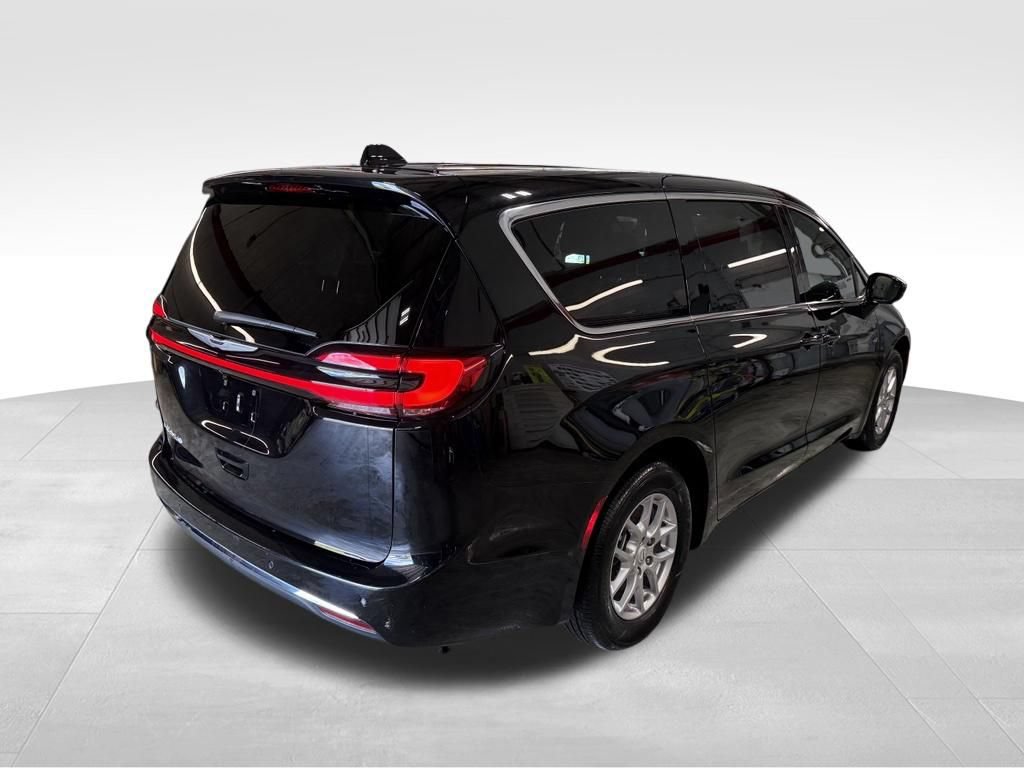 Used 2026 Chrysler Pacifica Select FWD image 45