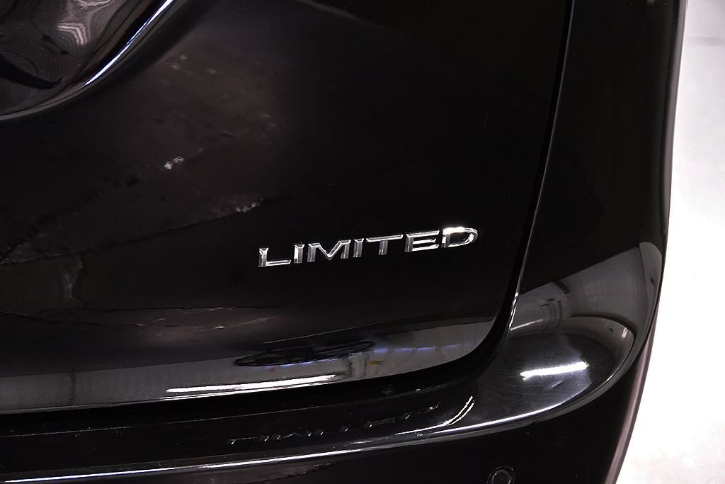 Used 2026 Chrysler Pacifica Limited FWD image 11